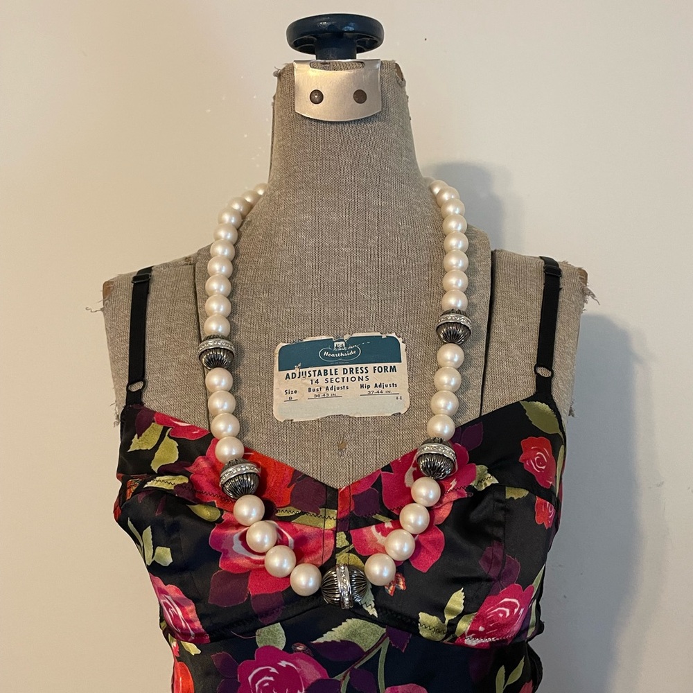 Vintage Givenchy Pearl Crystal Necklace - Picture 8 of 15
